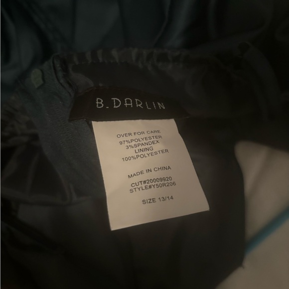 Green satin dress - Picture 2 of 3